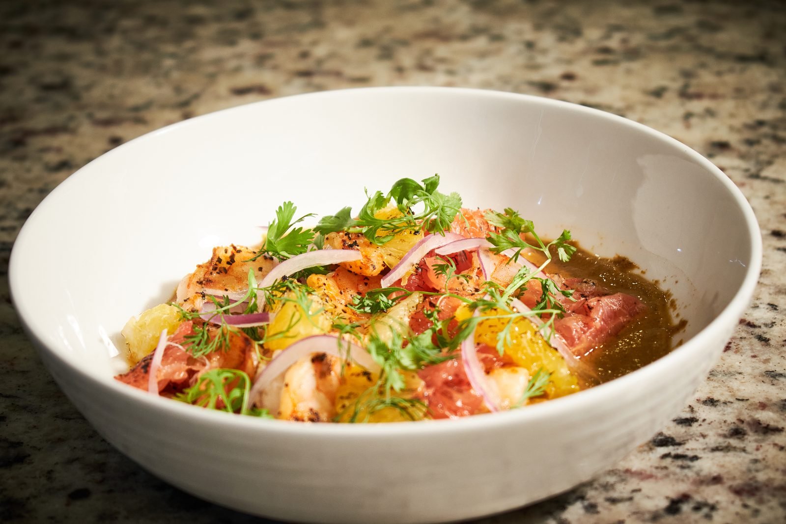 Platillos servidos en una mesa para una sesión gastronómica